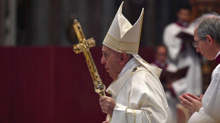 ‘Triste si para la vacuna se diese prioridad a los más ricos’: papa Francisco