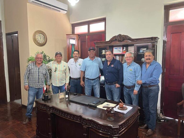 Presidente de El Fuerte Gildardo Leyva se reúne con dirigentes de los módulos de riego y red mayor