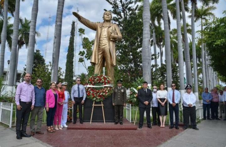 Conmemoran autoridades y ciudadanos ahomenses 151 aniversario luctuoso de Benito Juárez.