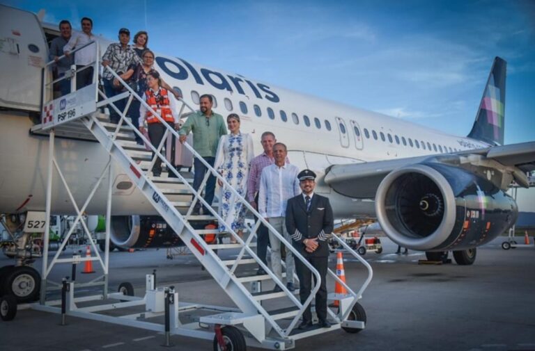 Alcalde Gerardo Vargas Landeros inaugura vuelo de Los Mochis a Mexicali