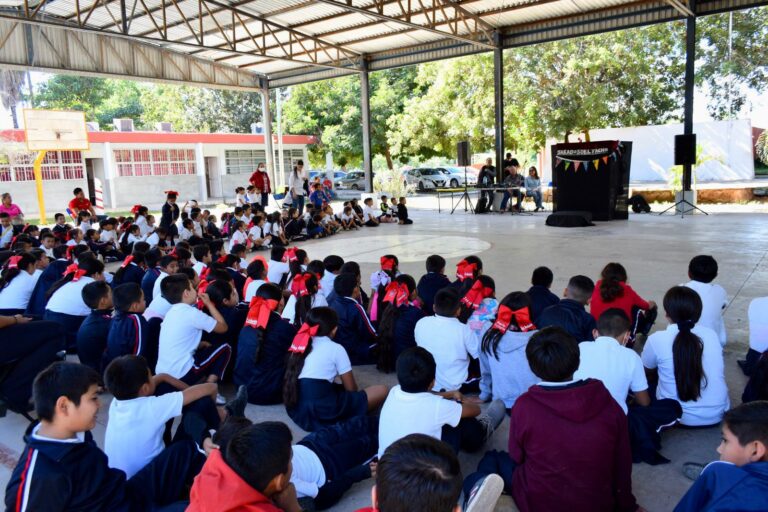 IMAC lleva títeres y cuentacuentos a San Miguel Zapotitlán como parte de la Feria del Libro Los Mochis 2023