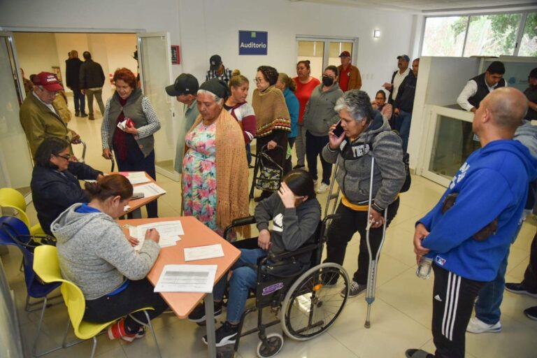 Personas con discapacidad reciben aparatos ortopédicos por IMDIS Ahome
