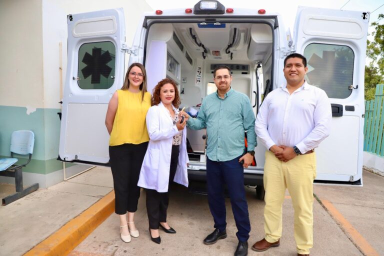 Recorre Secretario de Salud 5 municipios del sur de Sinaloa; entrega 3 ambulancias a hospitales